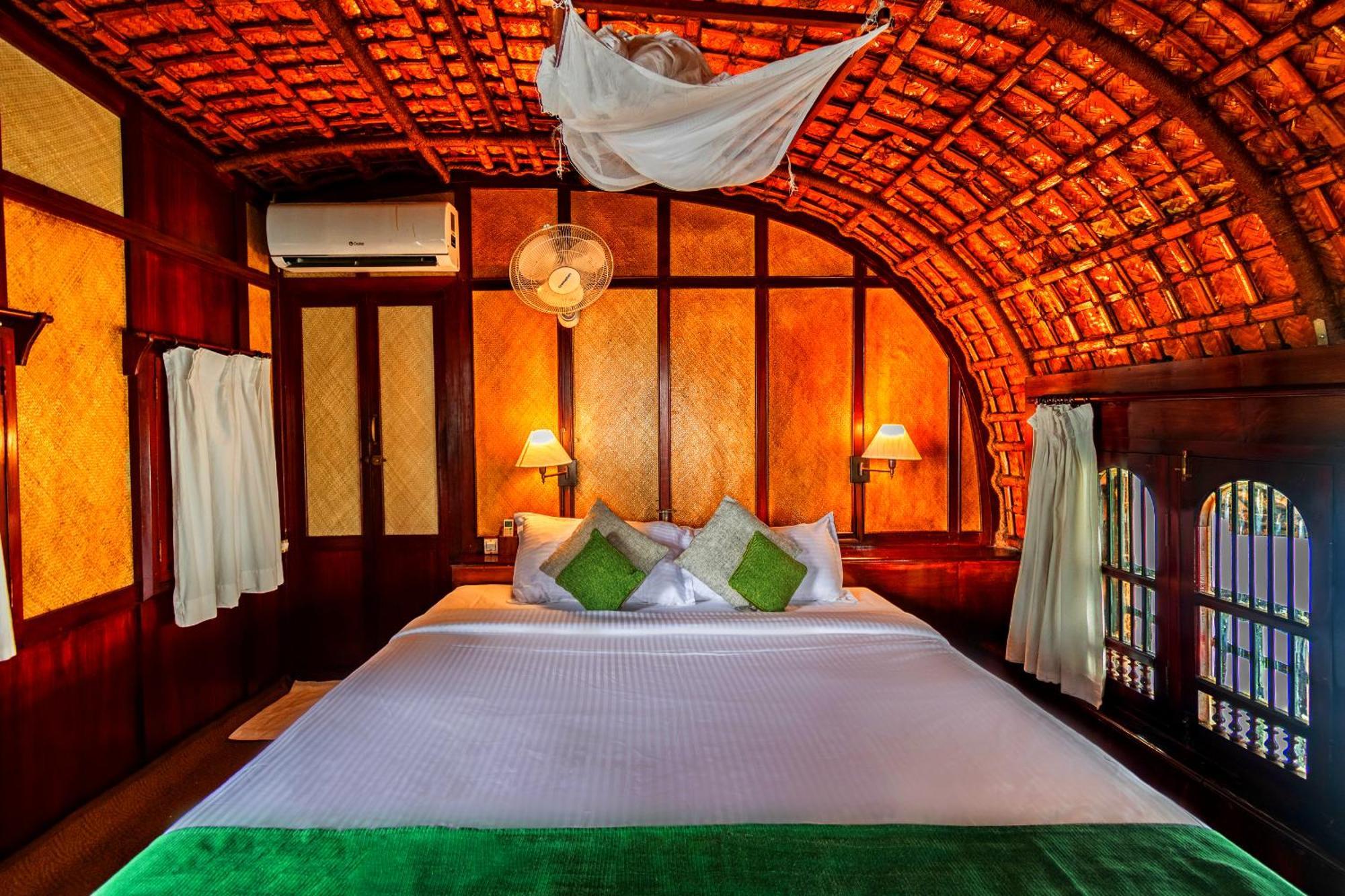 Spice Coast Cruises - Houseboat, A Cgh Earth Experience Hotel Alappuzha Exterior foto