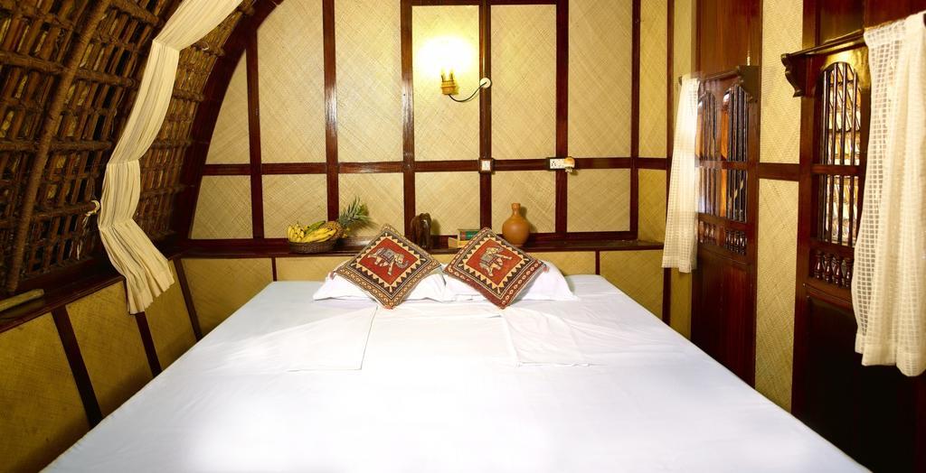 Spice Coast Cruises - Houseboat, A Cgh Earth Experience Hotel Alappuzha Exterior foto